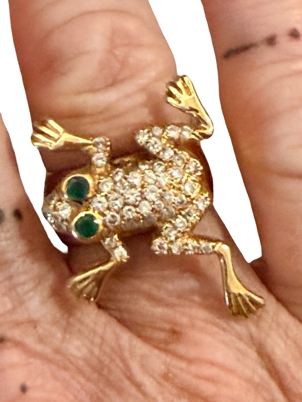 VS Diamonds 22kt band gold 18kt gold Frog w/emerald eyes